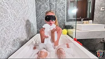 POV do Banho de Espuma: Masturbação Mútua até Sexo Profundo e Ensaboado