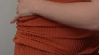 Ela está me excitando enquanto nossa colega de quarto está fora! – Lésbica francesa do Quebec