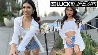 Garota com corpo perfeito faz sexo oral após encontro