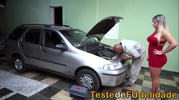 Loira dando em cima do seu mecanico quando foi arrumar seu carro – Angel Lima x Capoeira