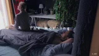 O dia começa com um orgasmo intenso para ambos.