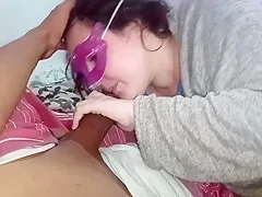 Sentada no pau de um amigo com um pau grande